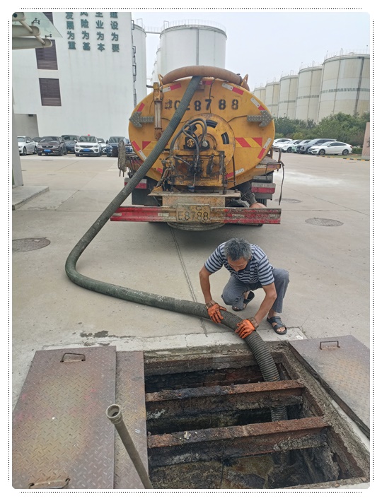 西区隔油池清掏